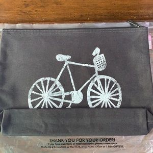 Thirty-One Large Zipper Pouch